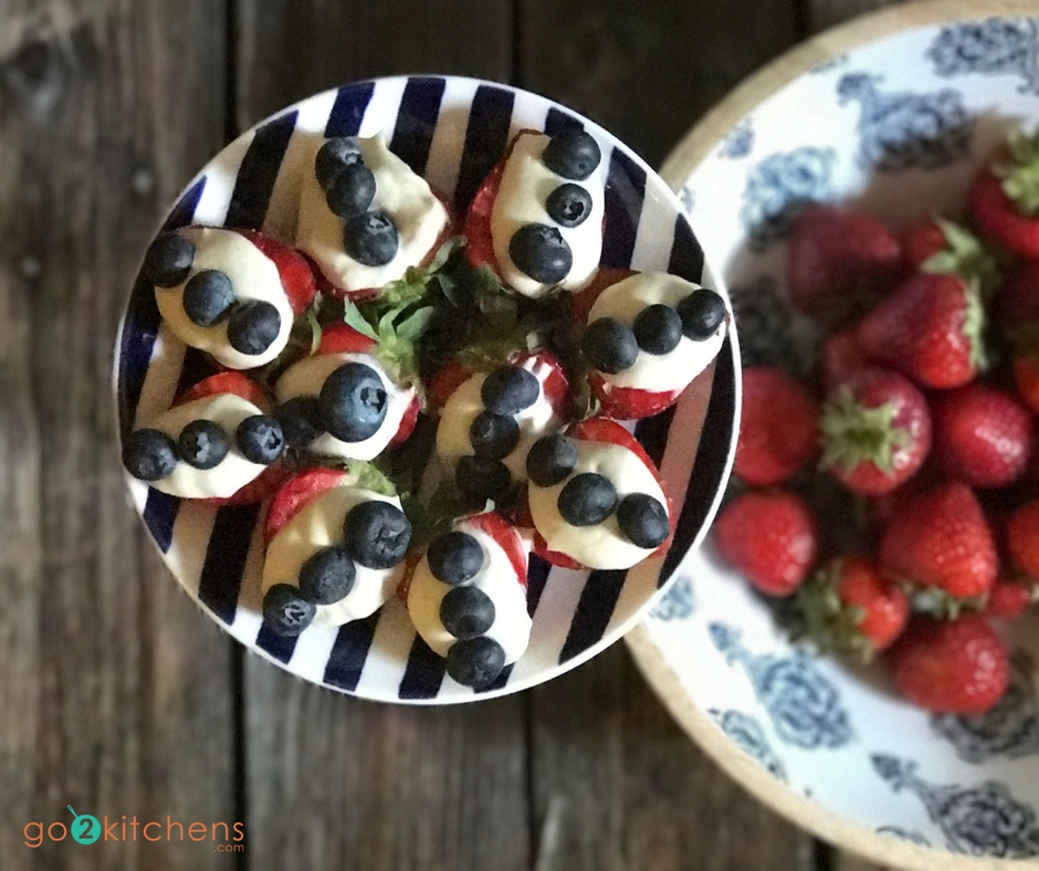   Vegan Cheesecake Stuffed Strawberries